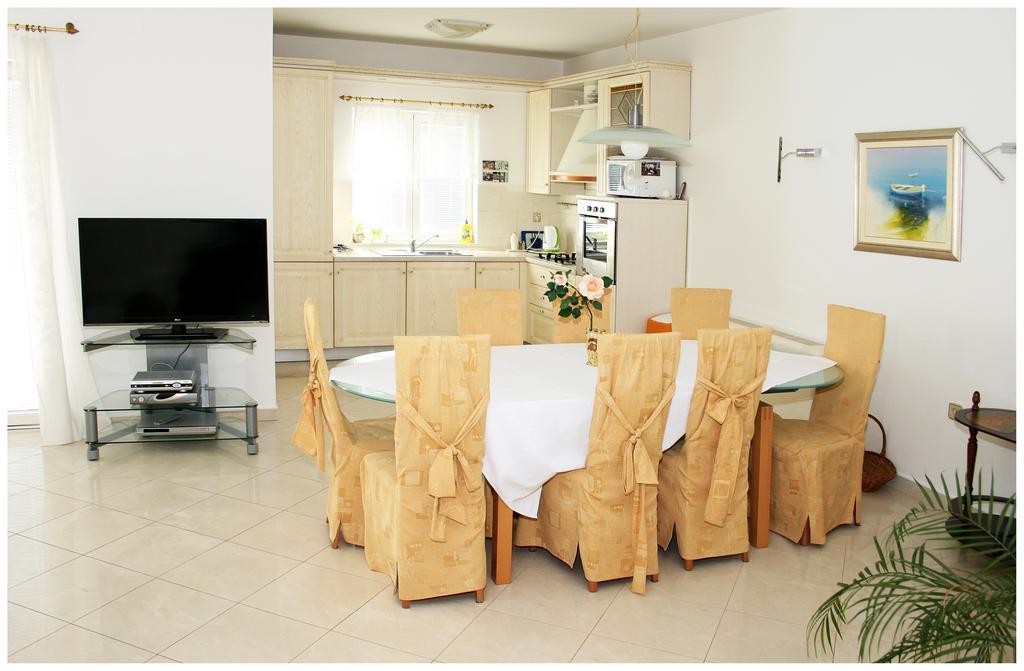 Apartments Ruza Primosten Ruang foto